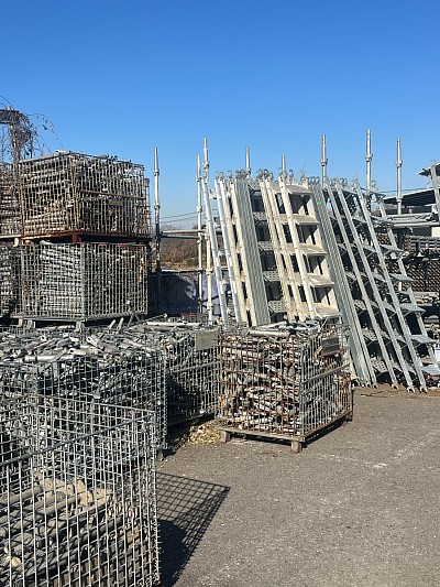 資材置き場はいつも綺麗に整理整頓してます